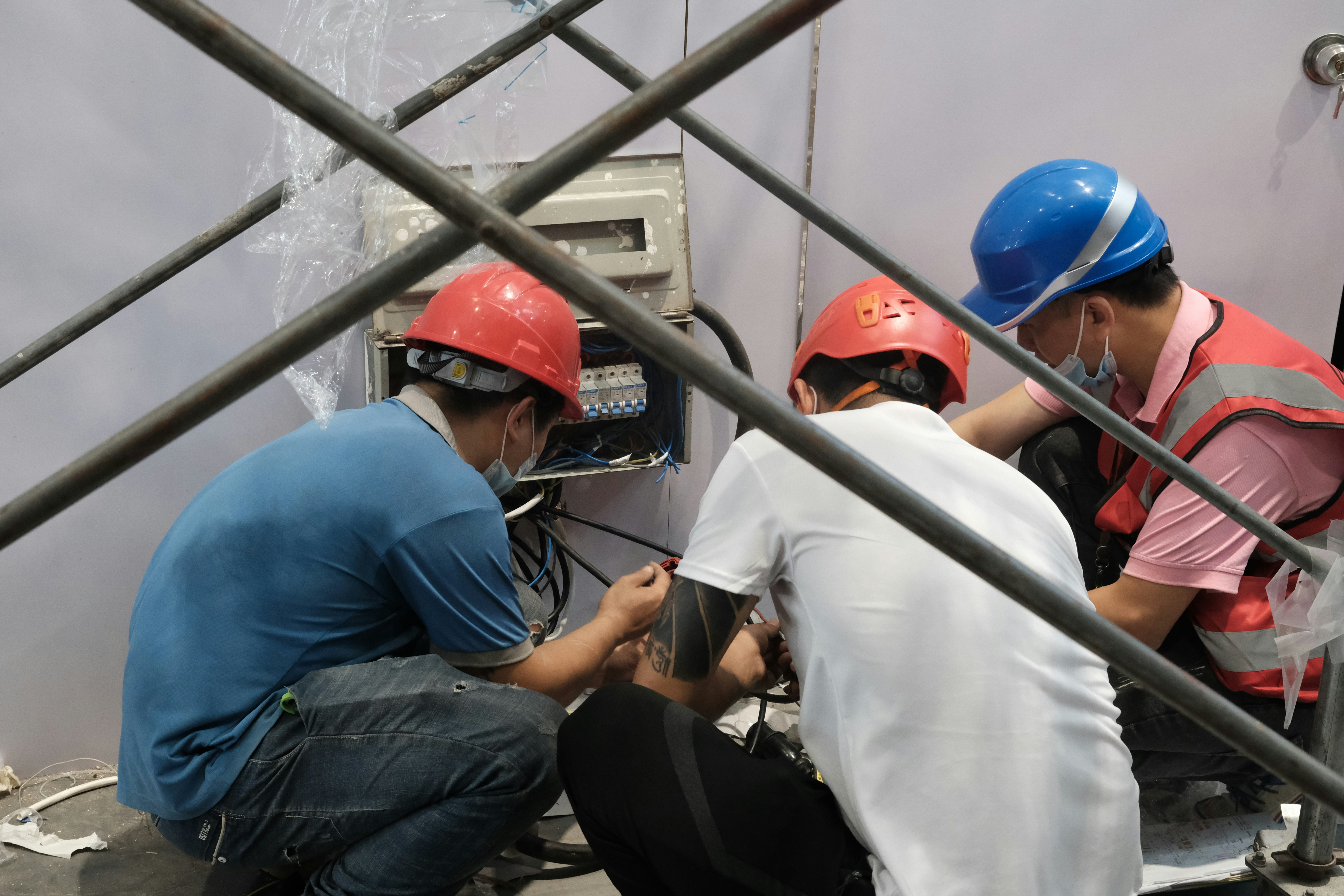 Técnico de Grupo Boto trabajando en una instalación